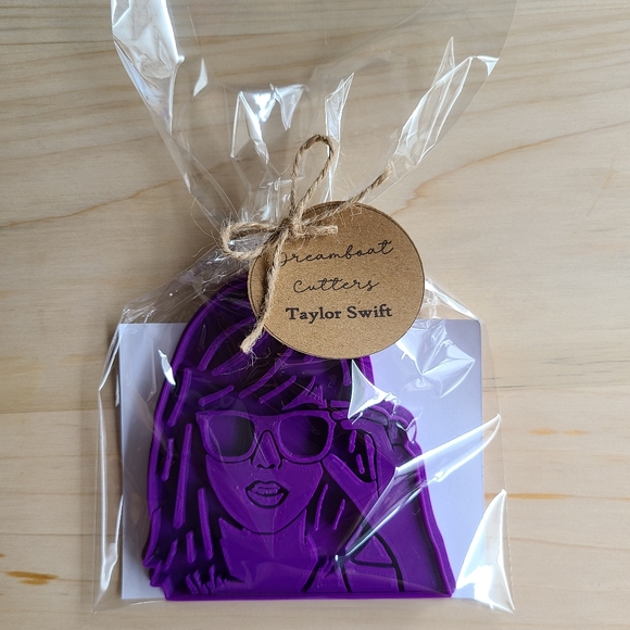Taylor Swift Cookie Cutter - Picture 5 of 6